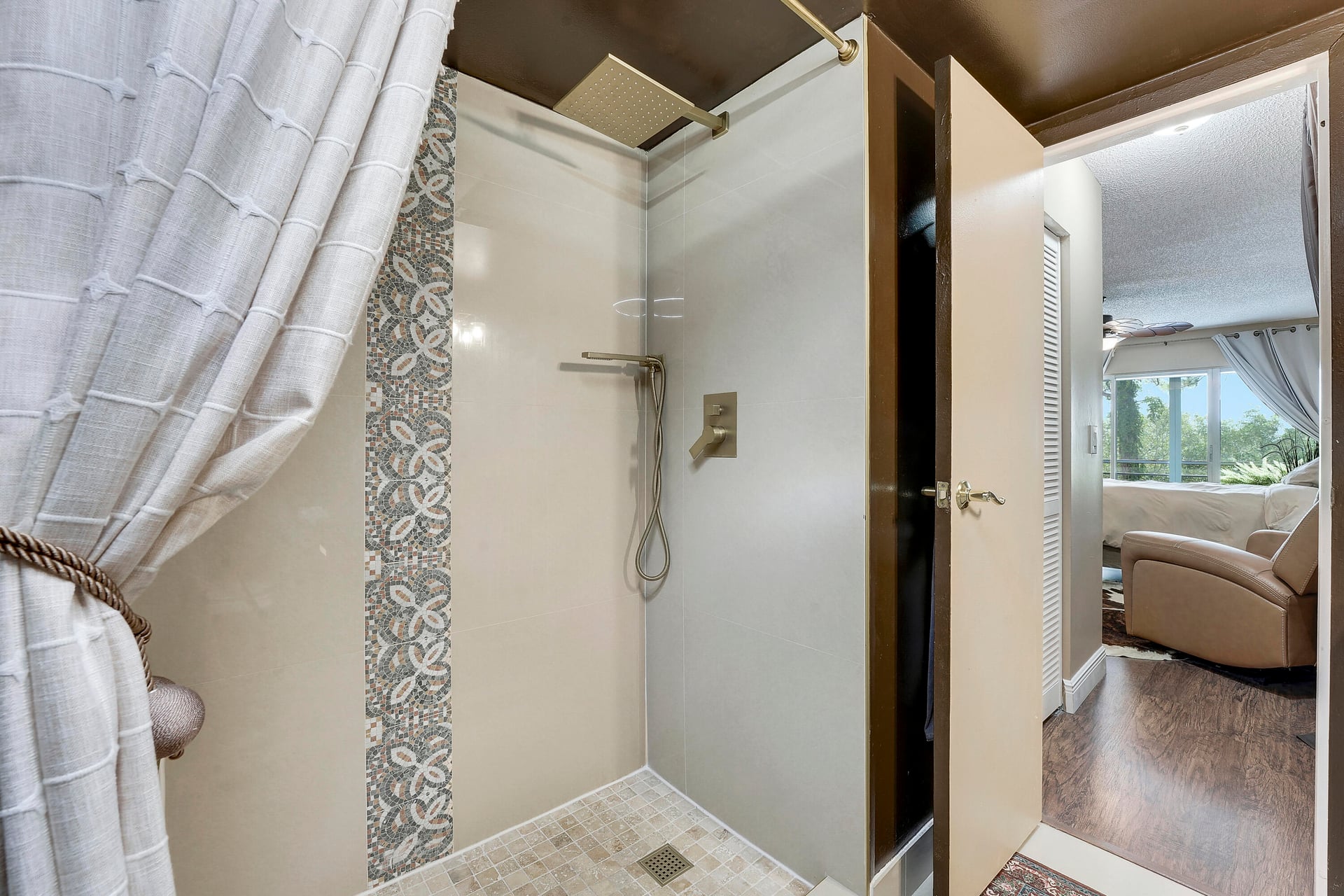 Unit 405 photo 13