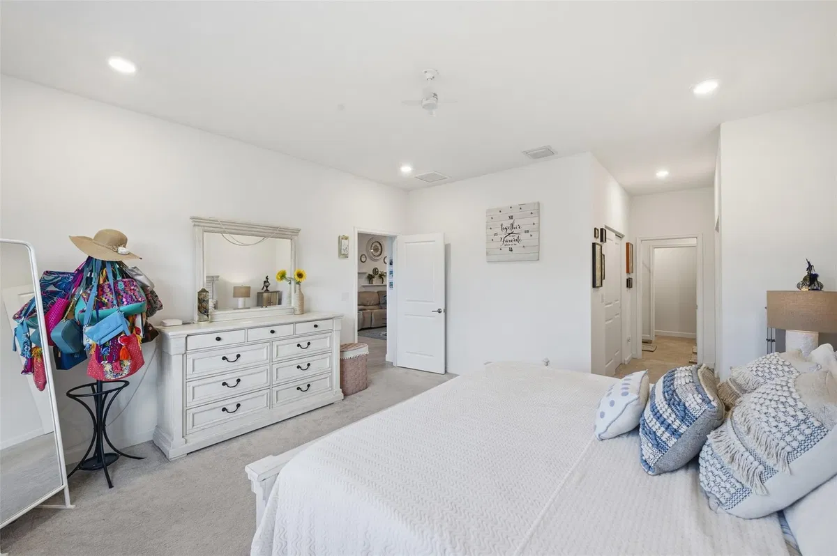 Unit 1279 photo 10