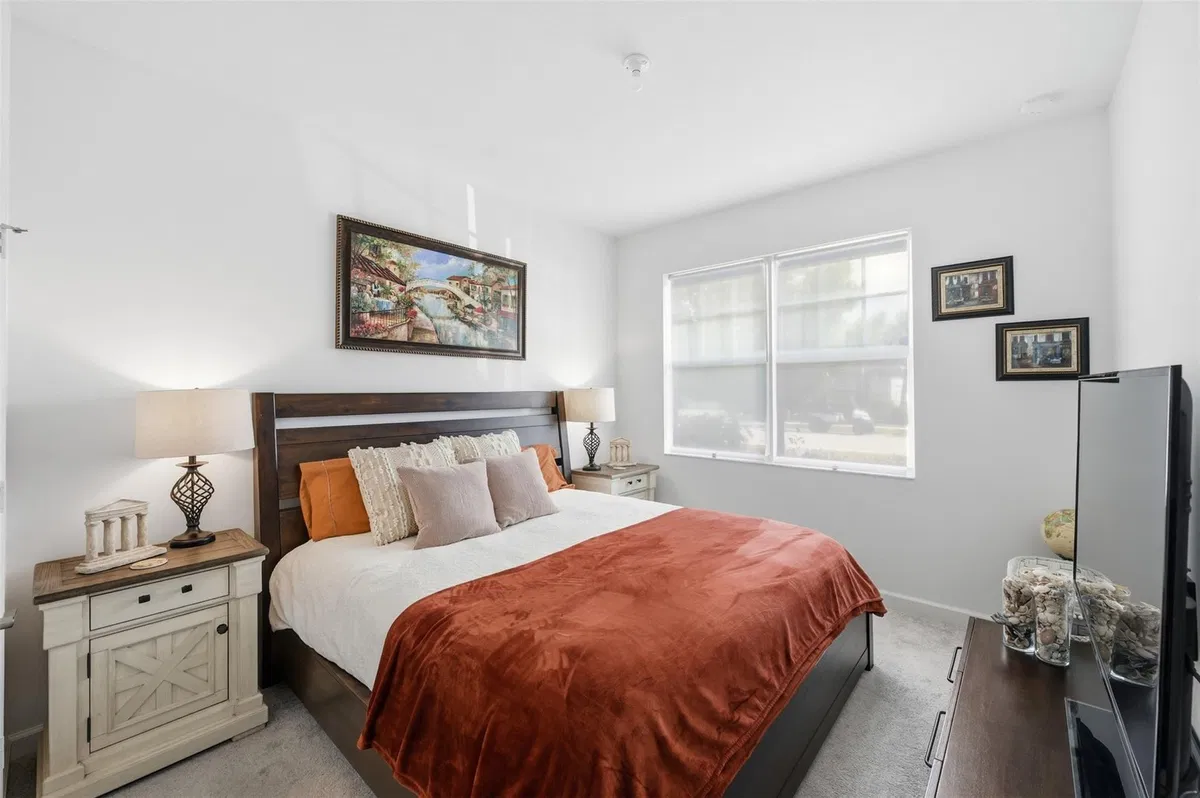 Unit 1279 photo 13