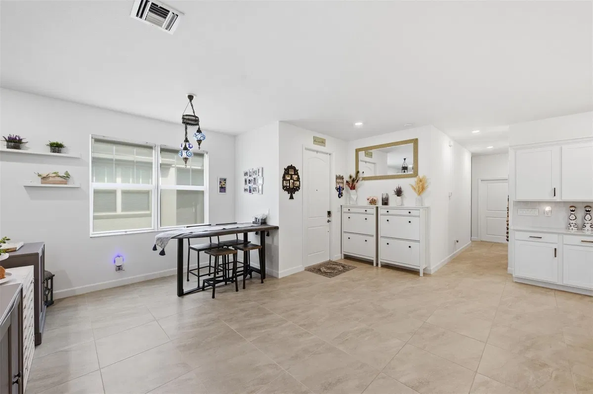 Unit 1279 photo 16