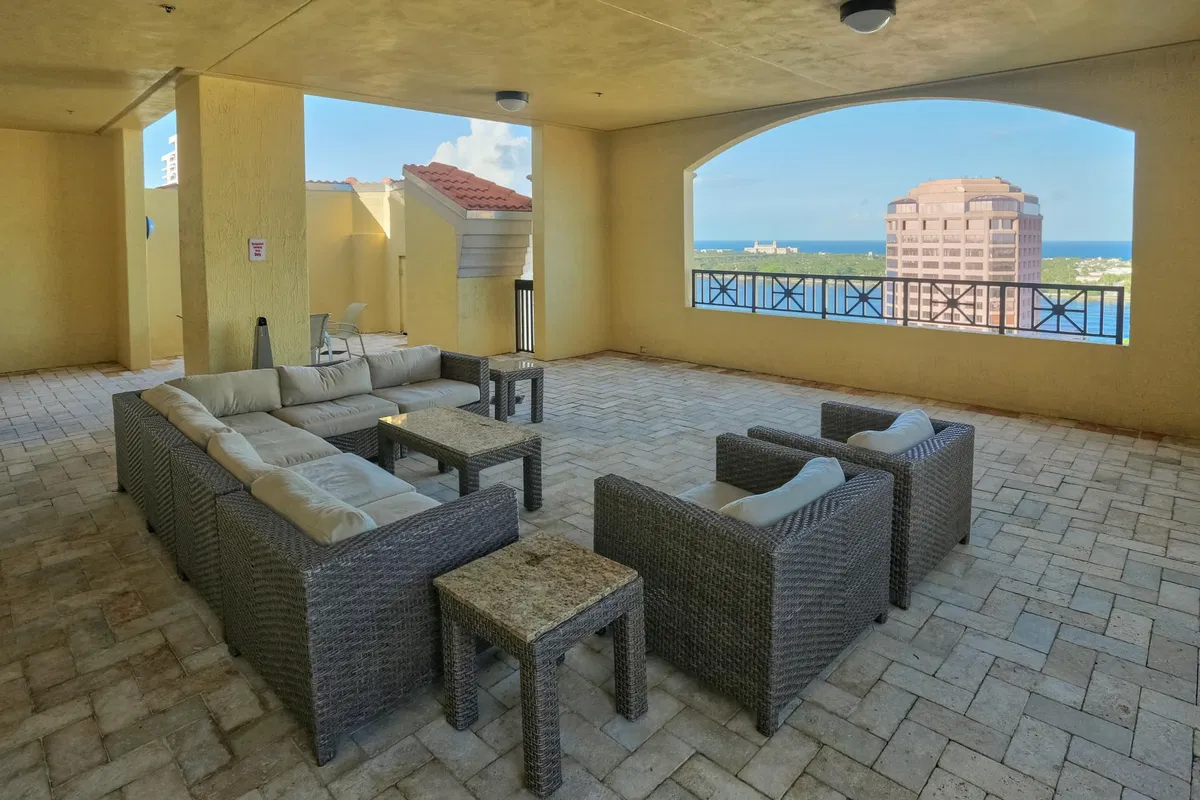 One City Plaza Unit 707 photo 19