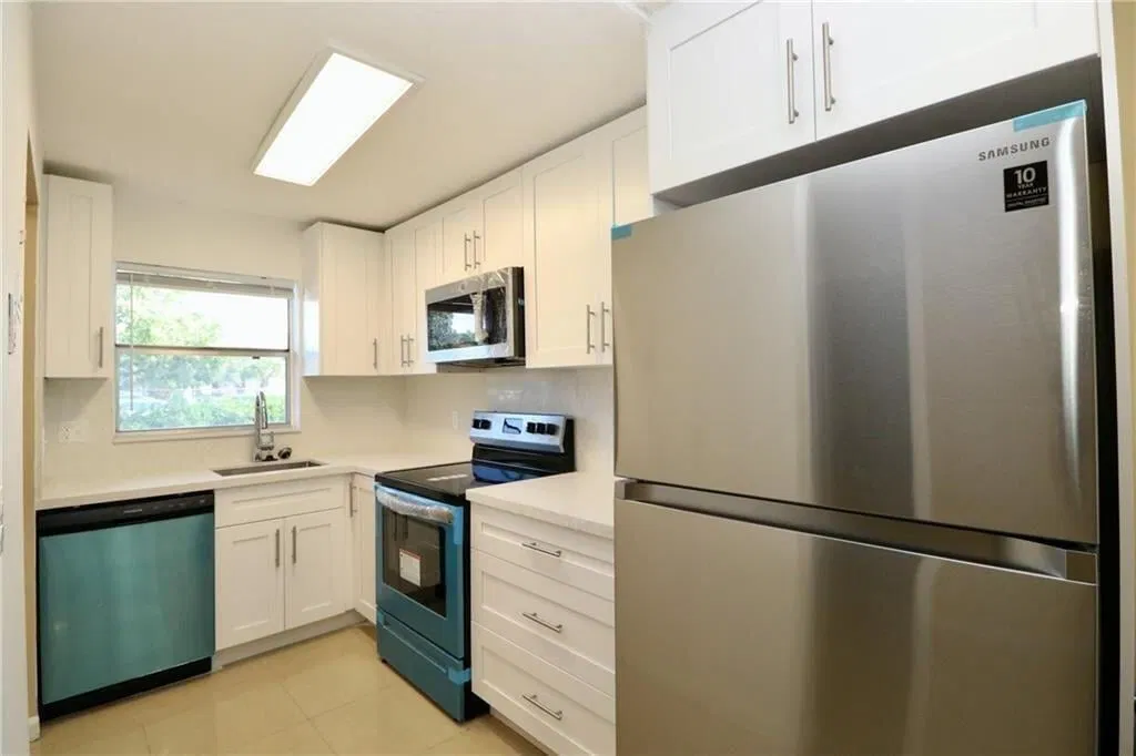 Unit 408 photo 4