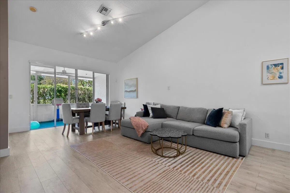  Residence photo 7
