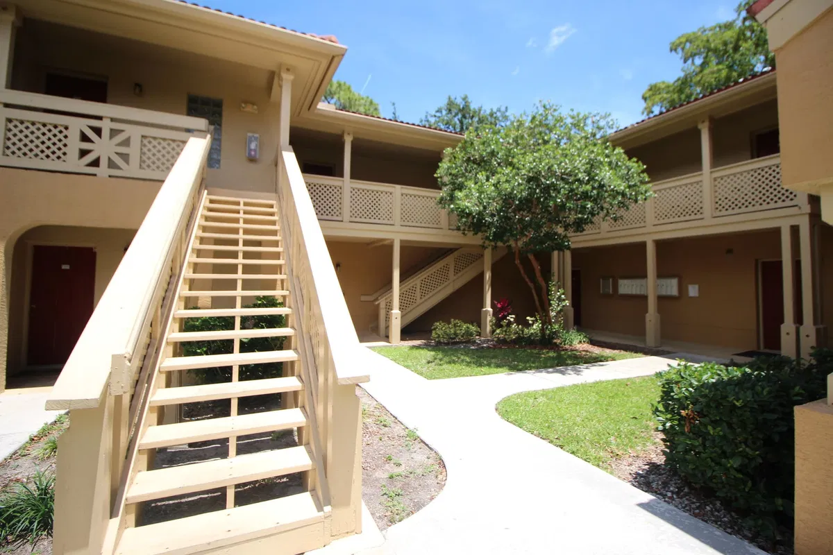 Unit 1315 photo 10