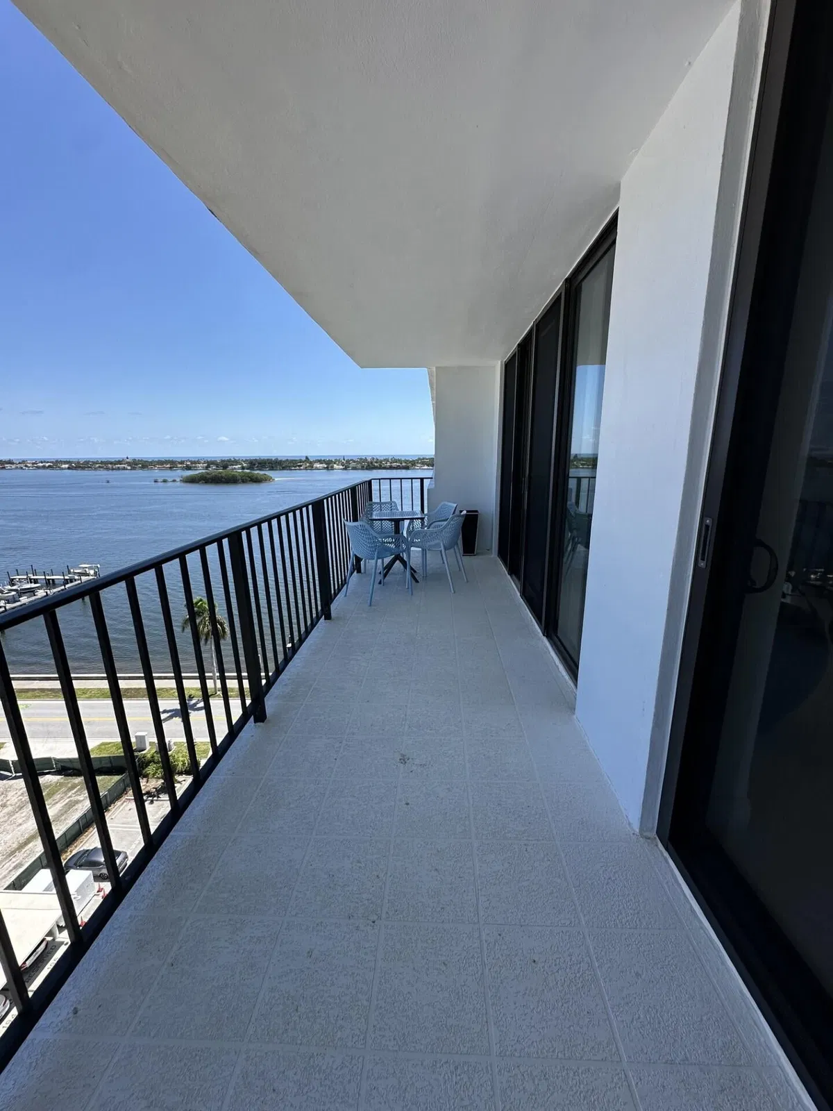 Unit 1208 photo 4