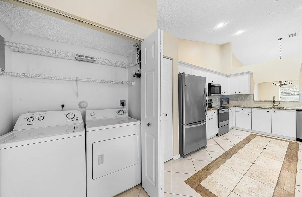 Residence photo 31