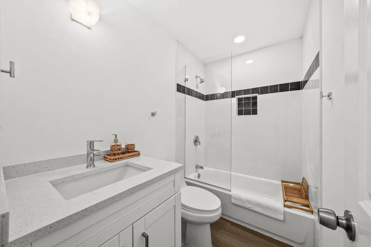 Unit 15 photo 7