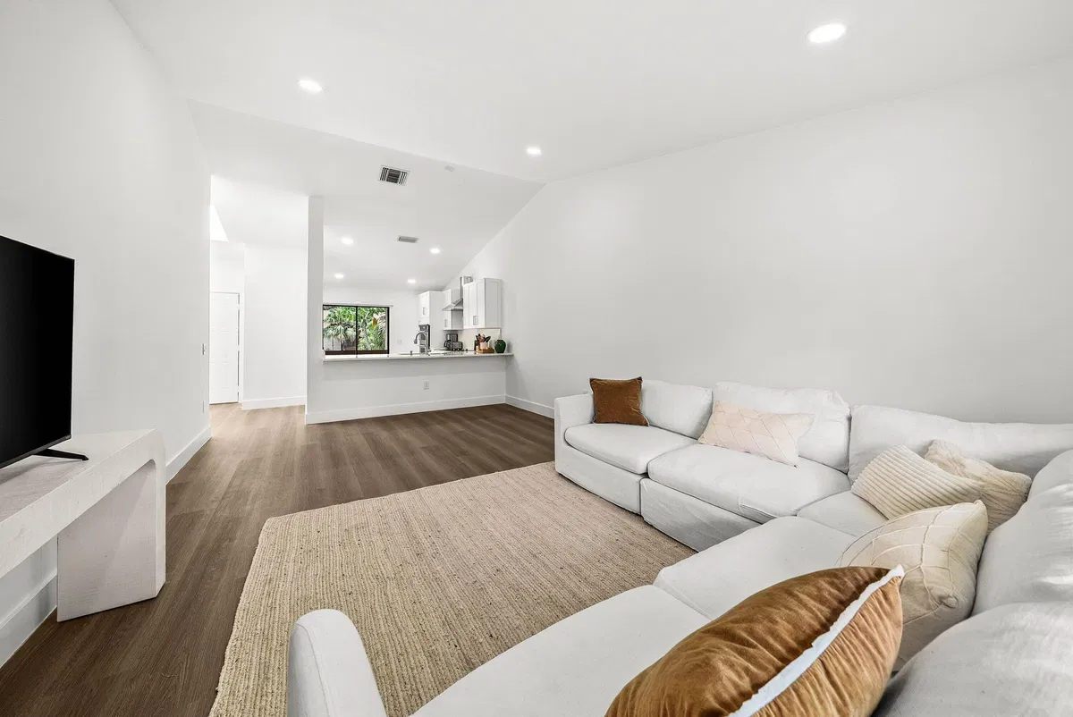 Unit 15 photo 19