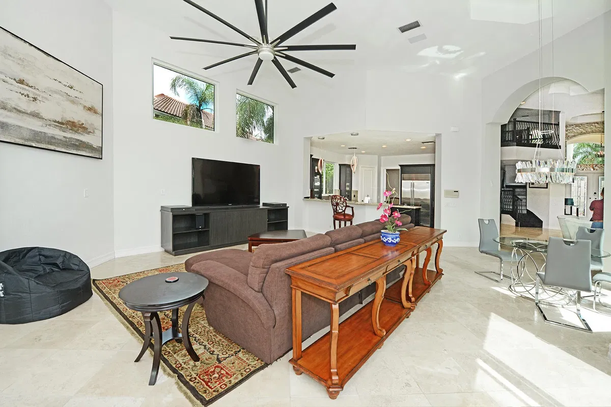 Woodfield Country Club Residence photo 16