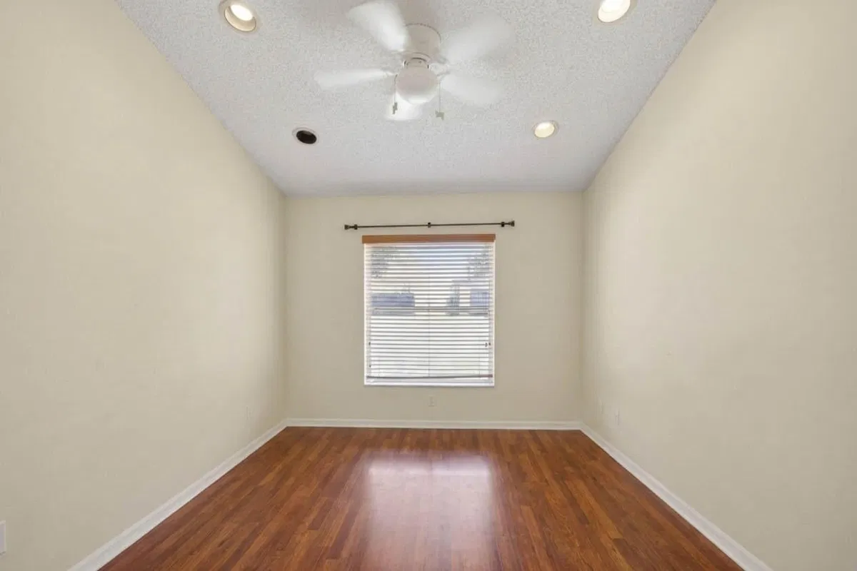 Residence photo 16