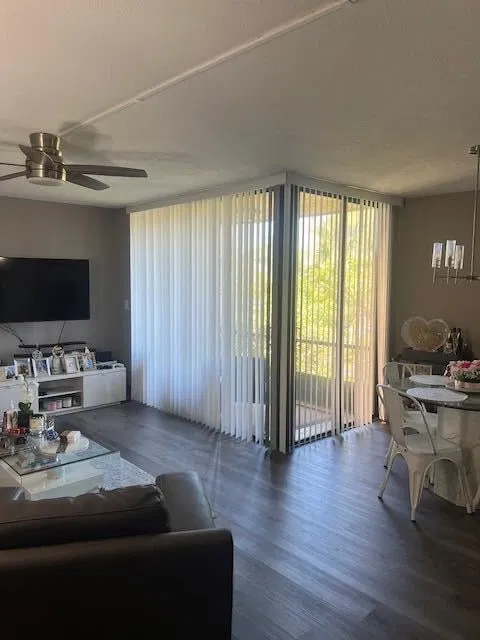 Unit 2111 photo 13