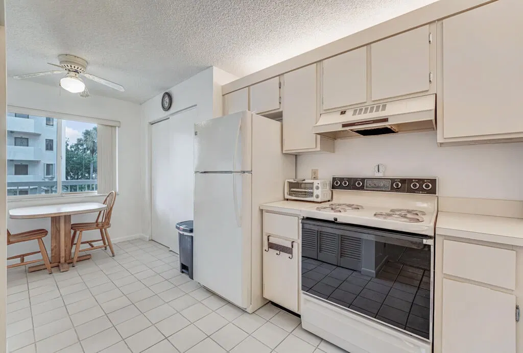 Unit 203 photo 7