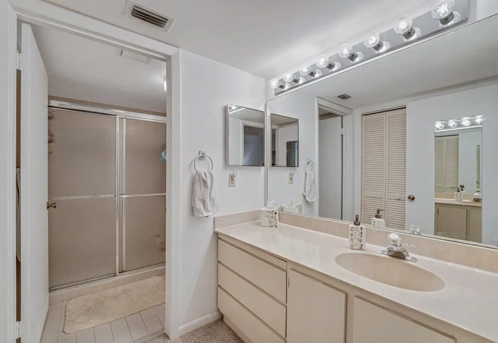 Unit 203 photo 13