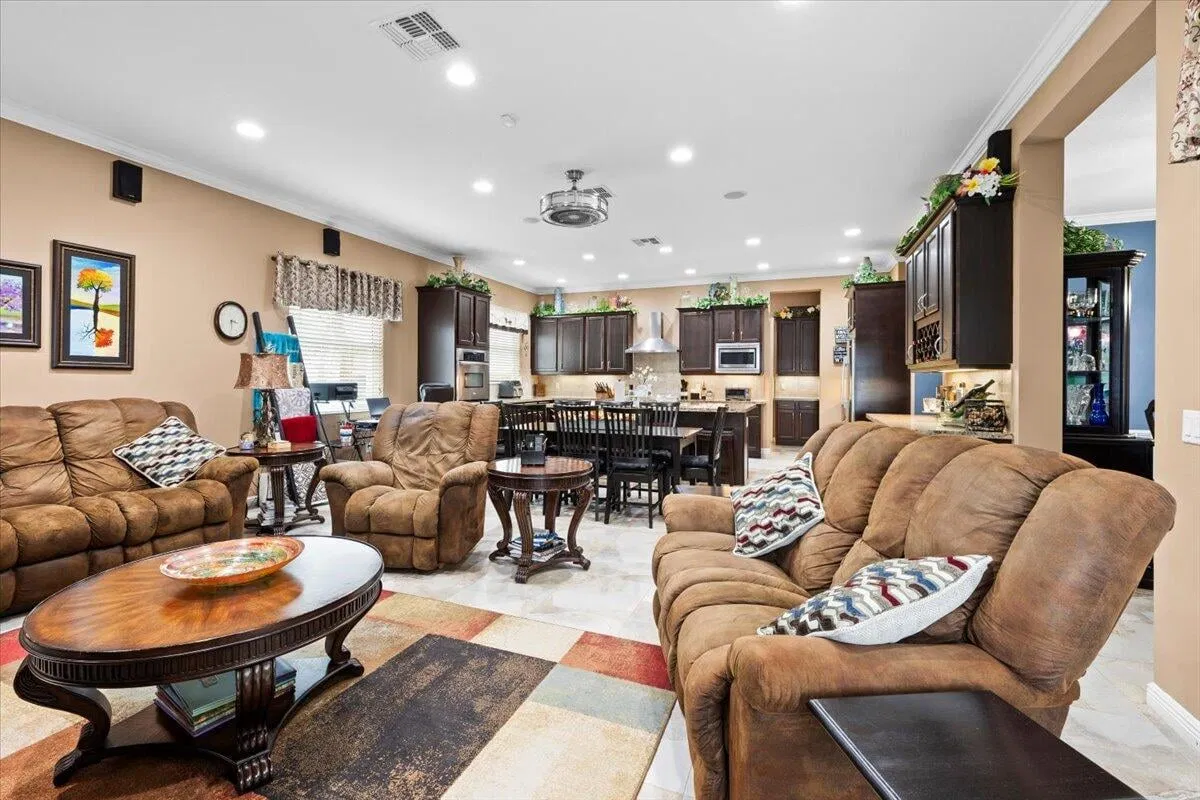  Residence photo 19