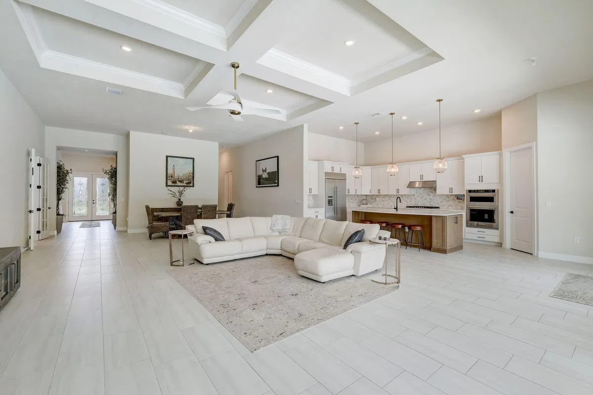  Residence photo 7