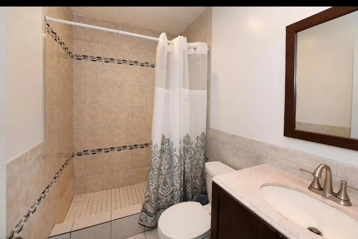 Unit 204 photo 22