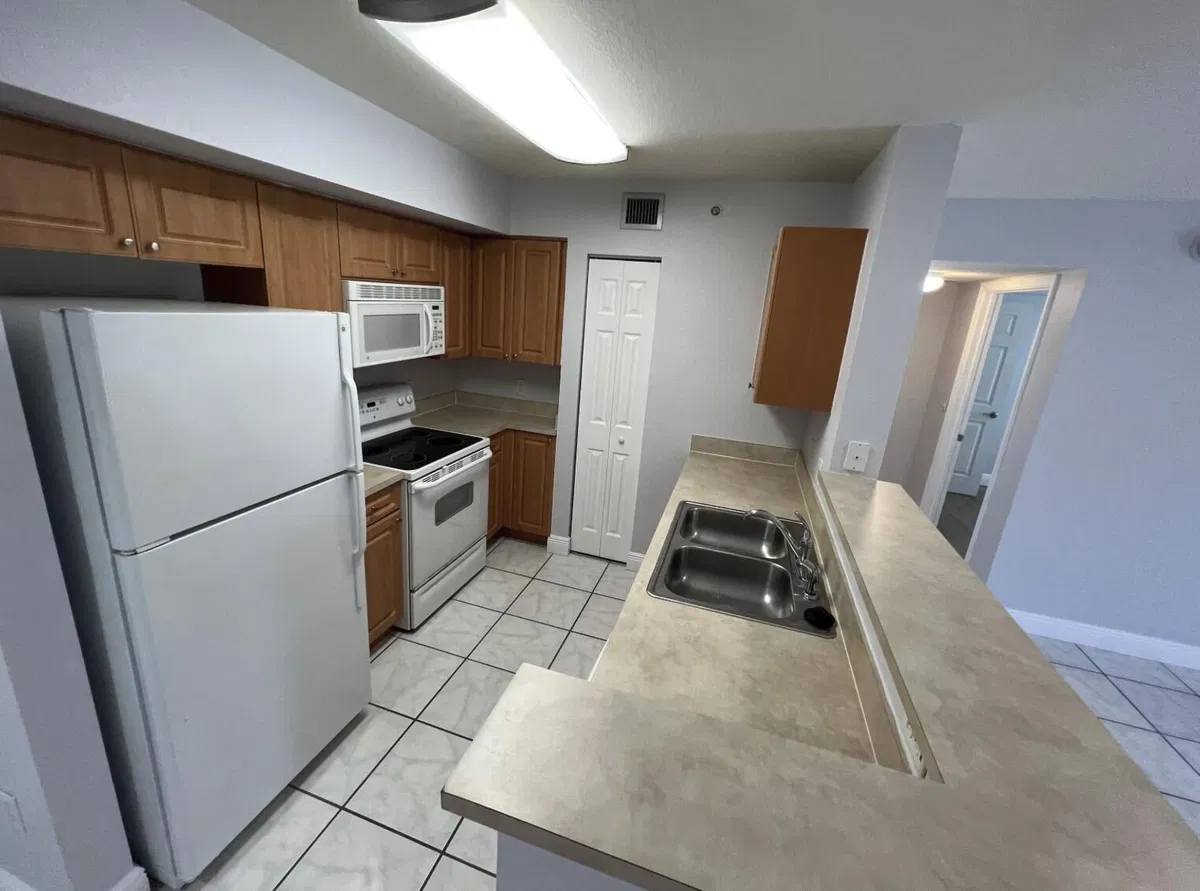 Unit 2103 photo 4