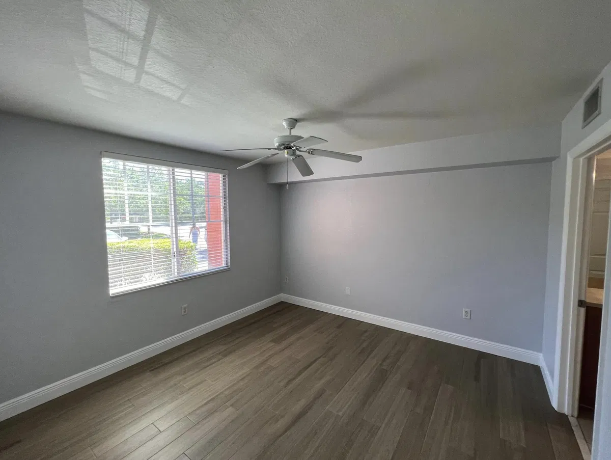 Unit 2103 photo 10