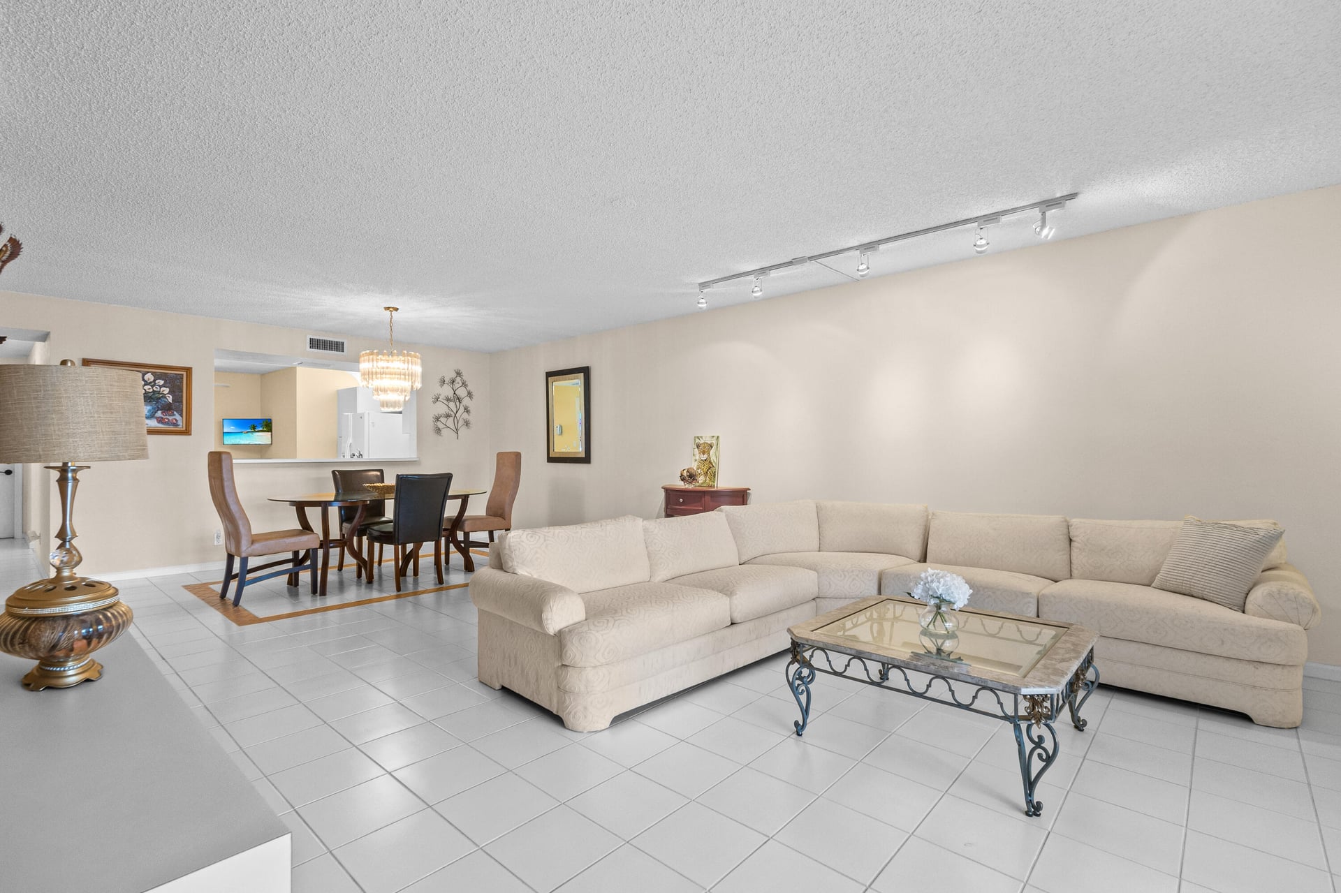 Unit 102 photo 4