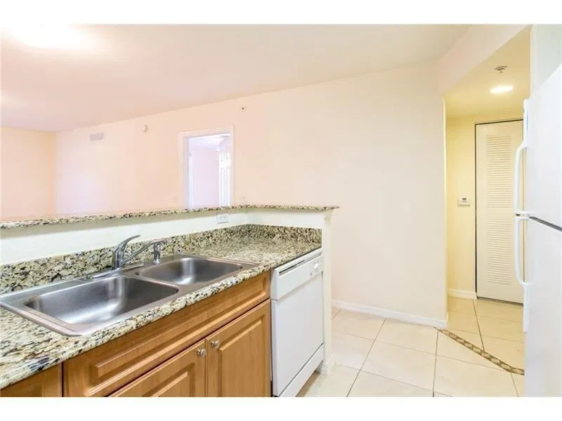 Unit 6103 photo 4