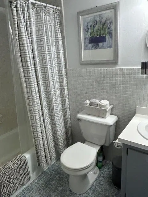 Unit H photo 19