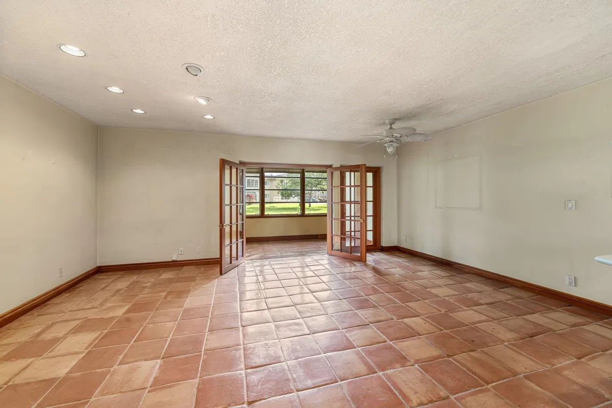 Unit 219 photo 10