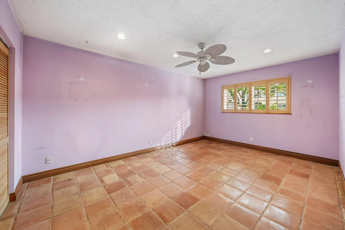 Unit 219 photo 16