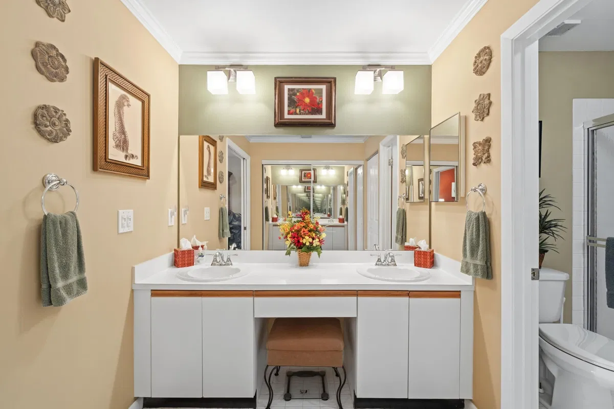 Unit 4022 photo 16