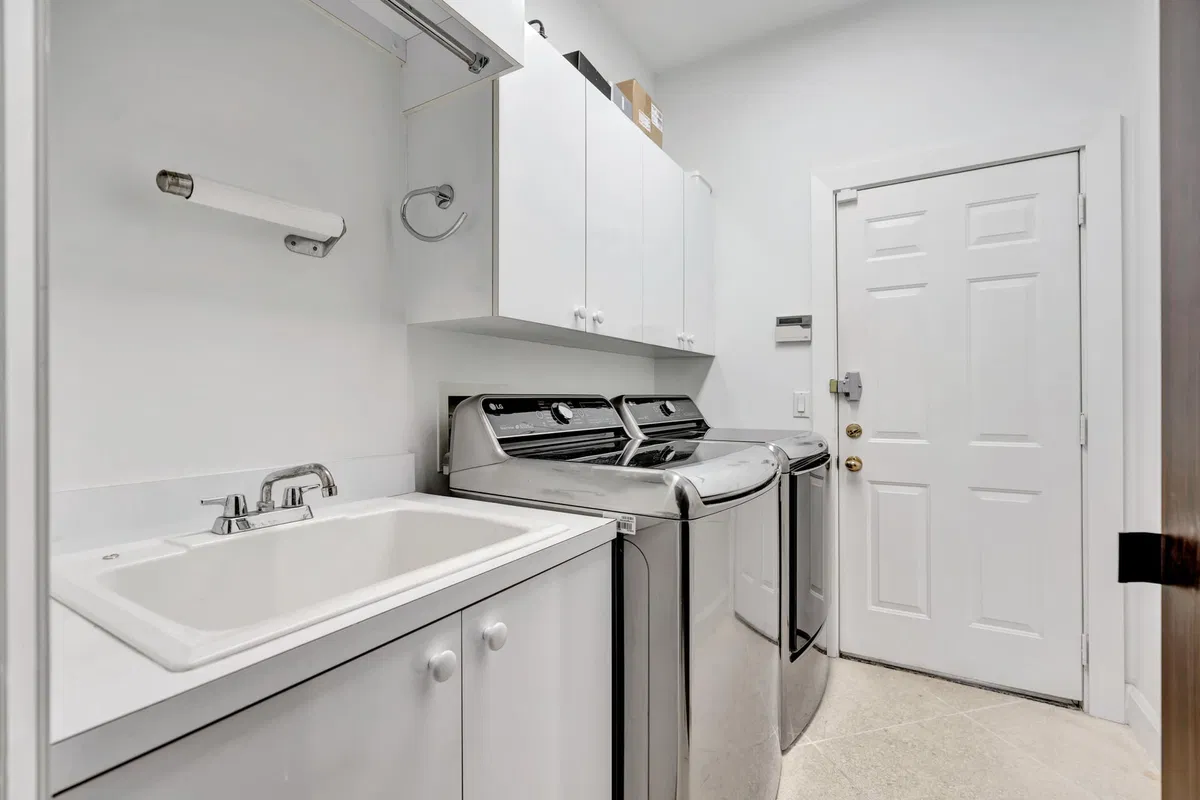 Admirals Cove Residence photo 28