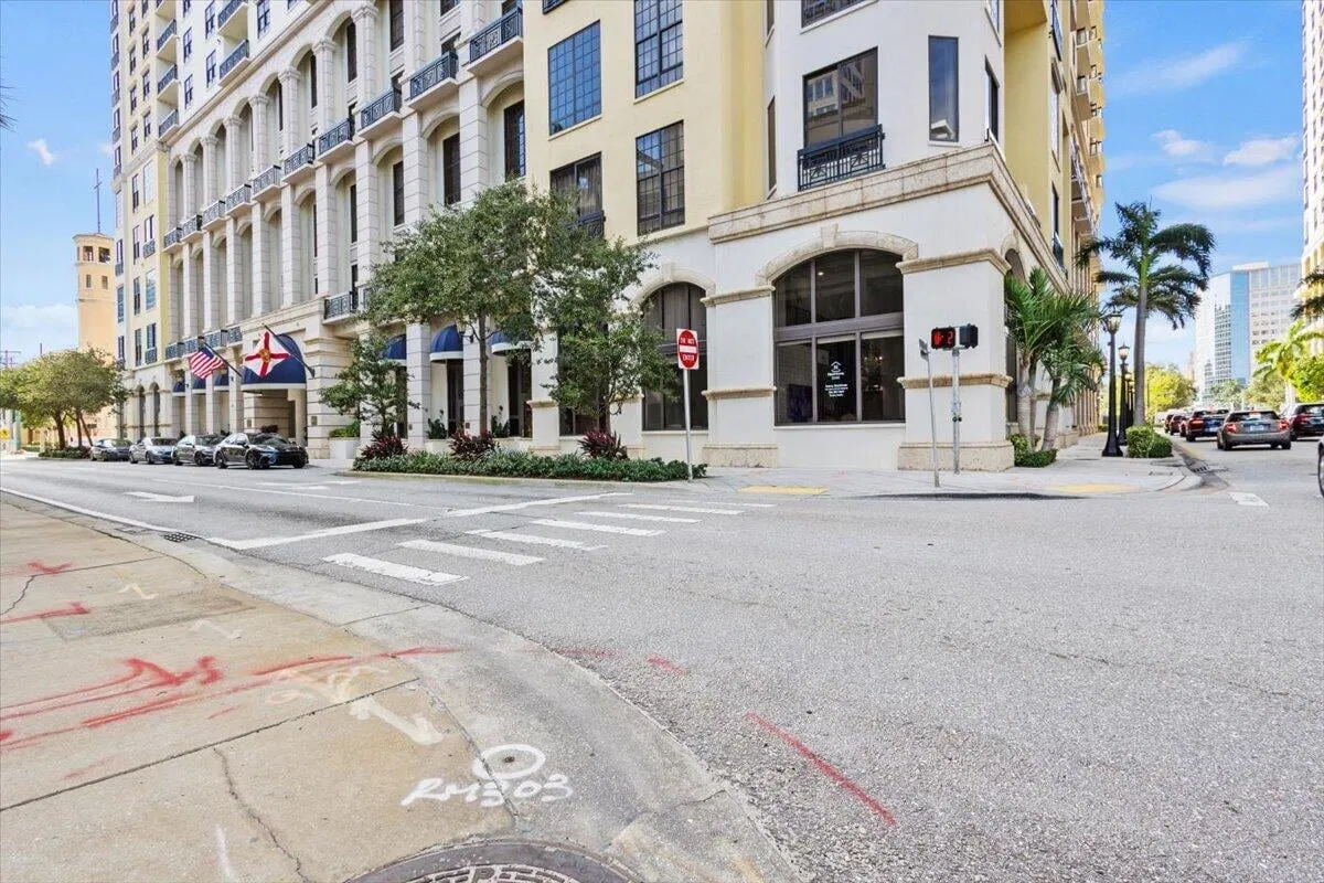 One City Plaza Unit 105 photo 31