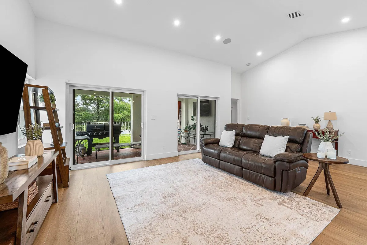 Residence photo 16