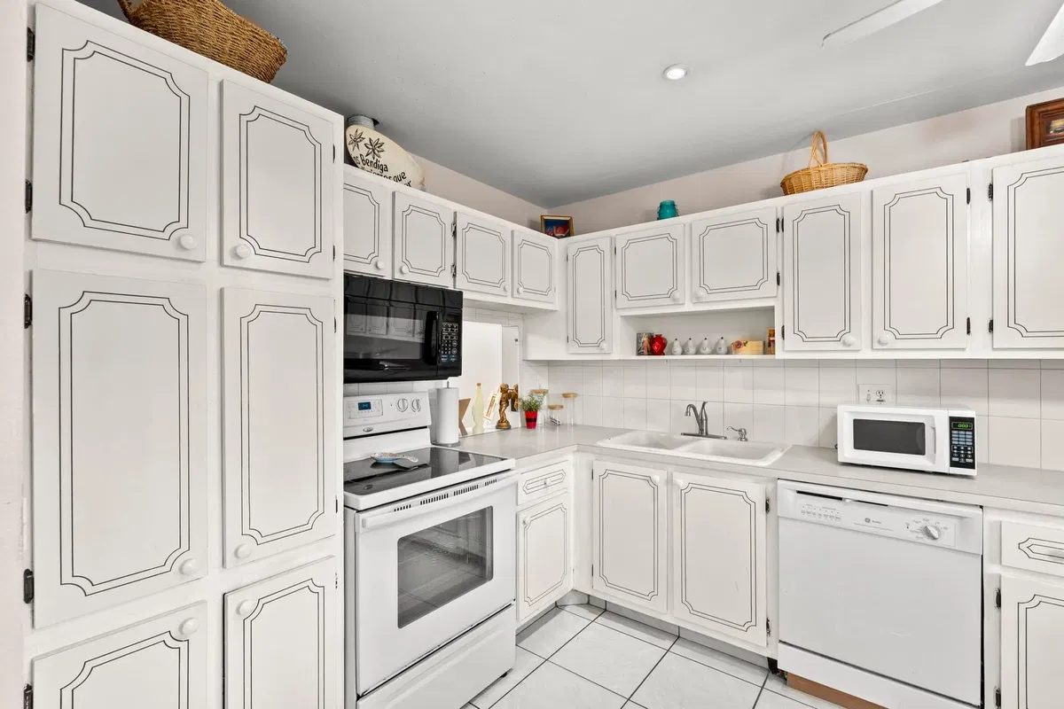Unit 134 photo 10