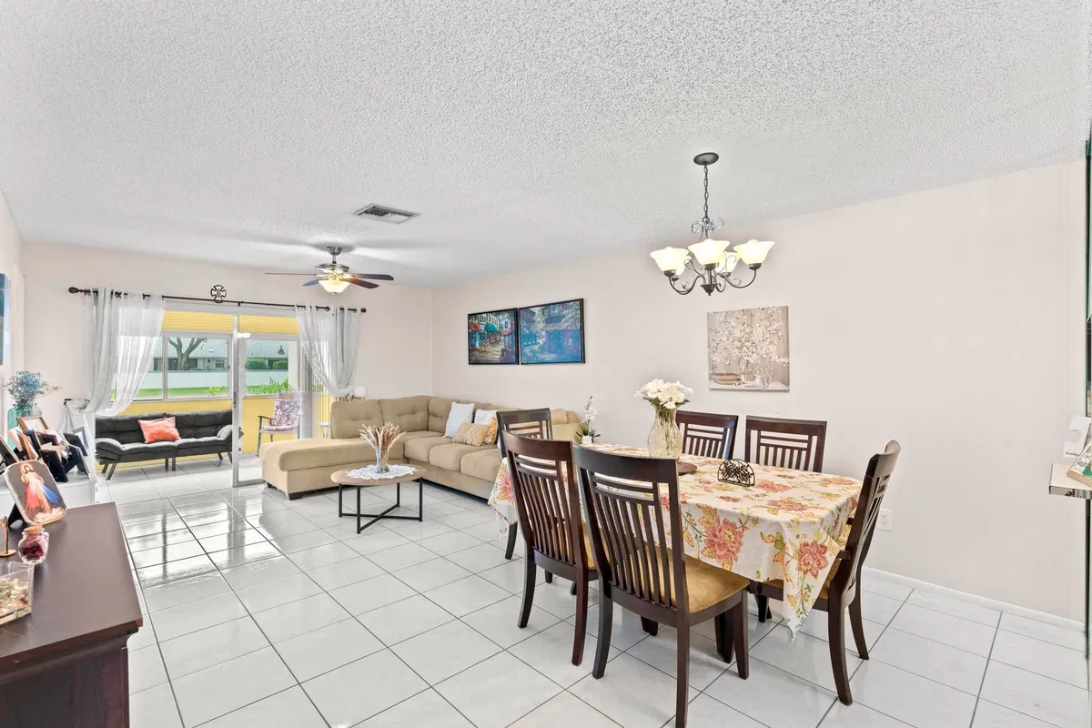 Unit 134 photo 16
