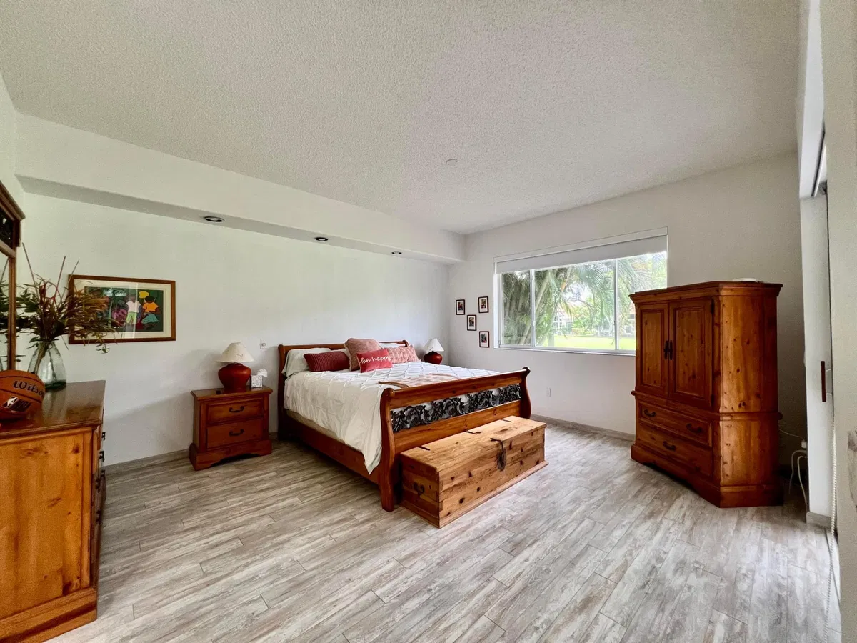 Unit 404 photo 13