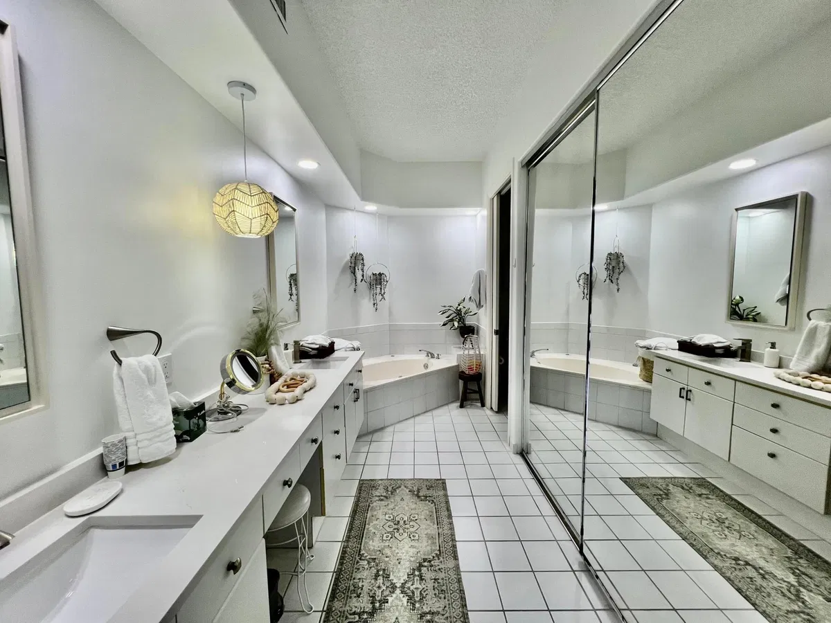 Unit 404 photo 16