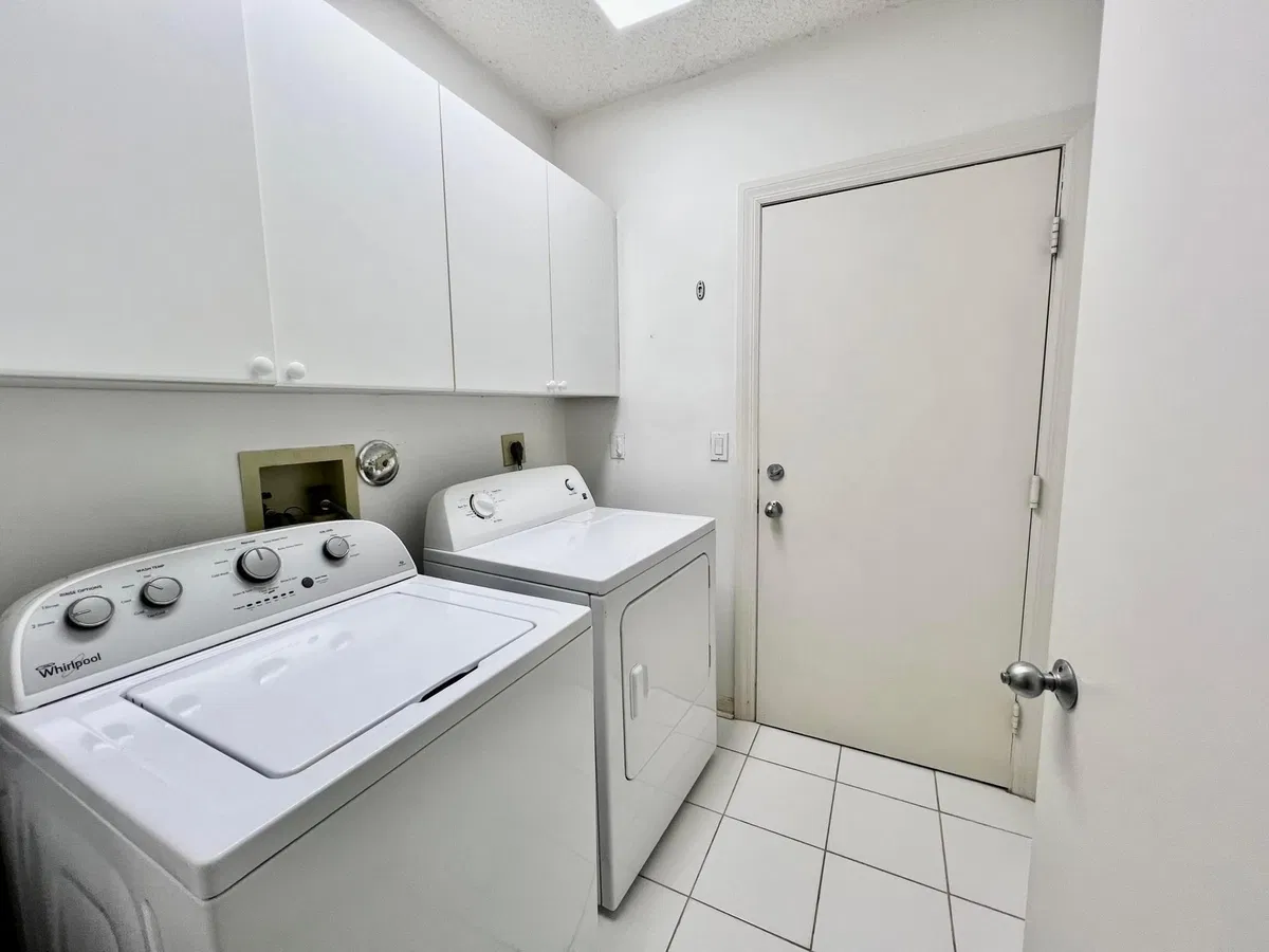 Unit 404 photo 22