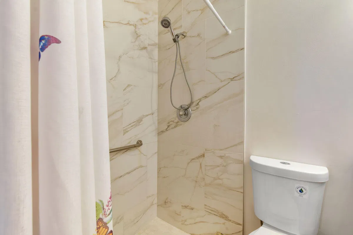 Unit 64 photo 16