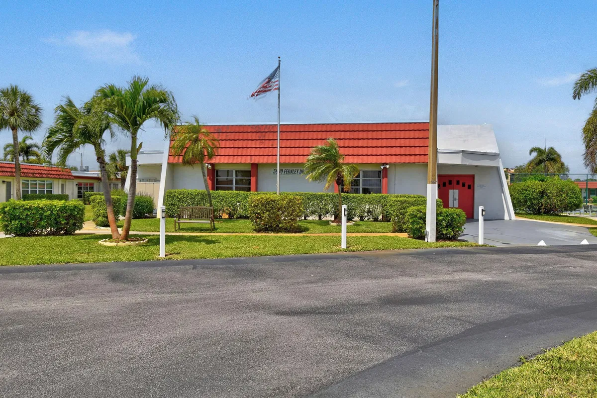 Unit 64 photo 28