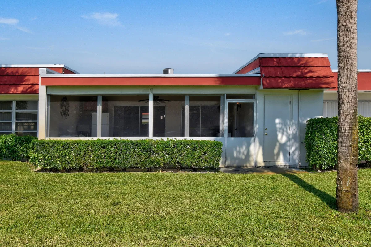 Unit 64 photo 31