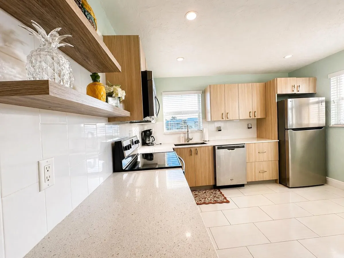 Unit 305 photo 10