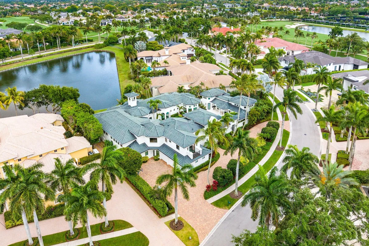 Woodfield Country Club Residence photo 82