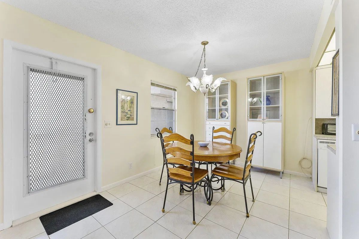Residence photo 4