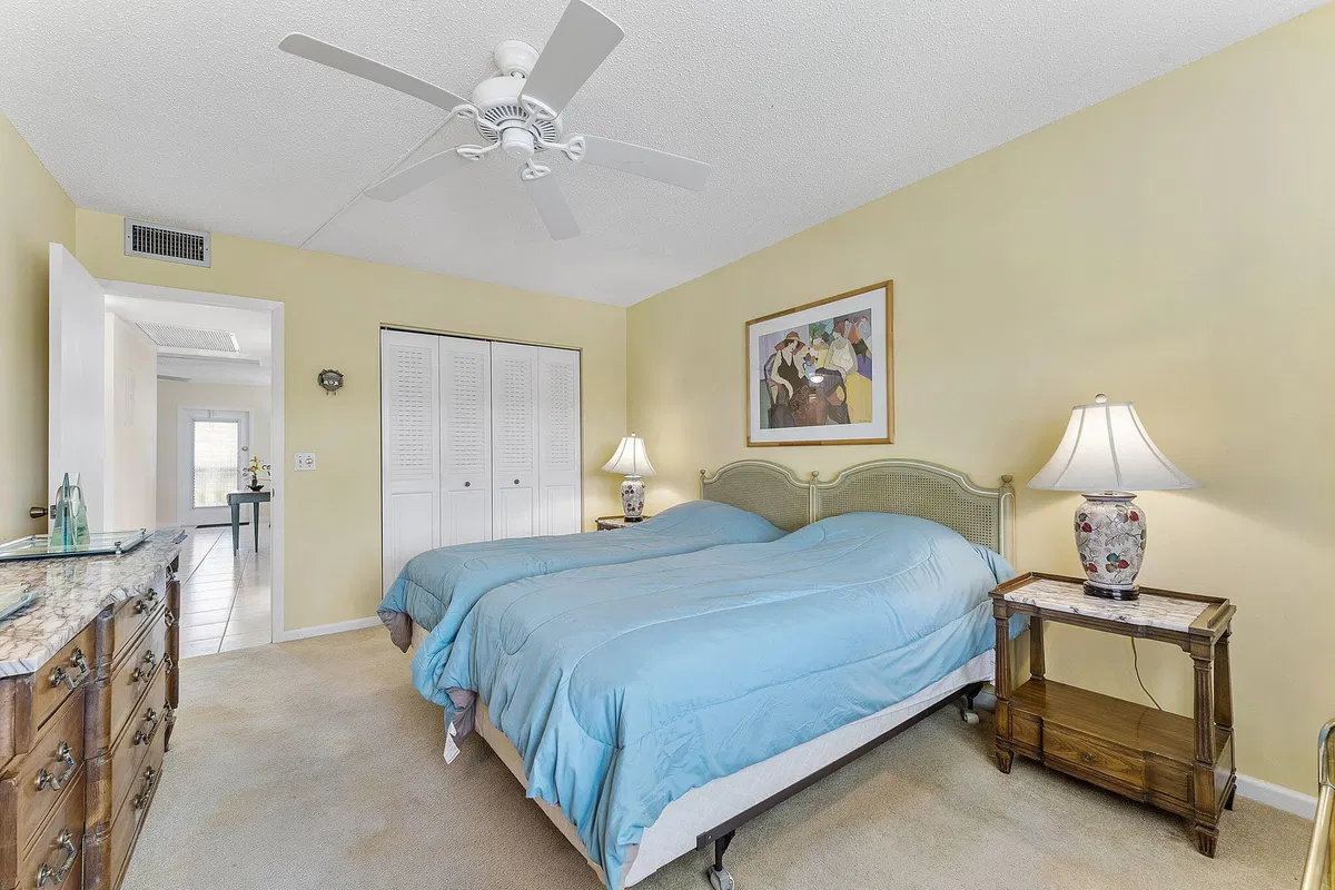 Residence photo 16