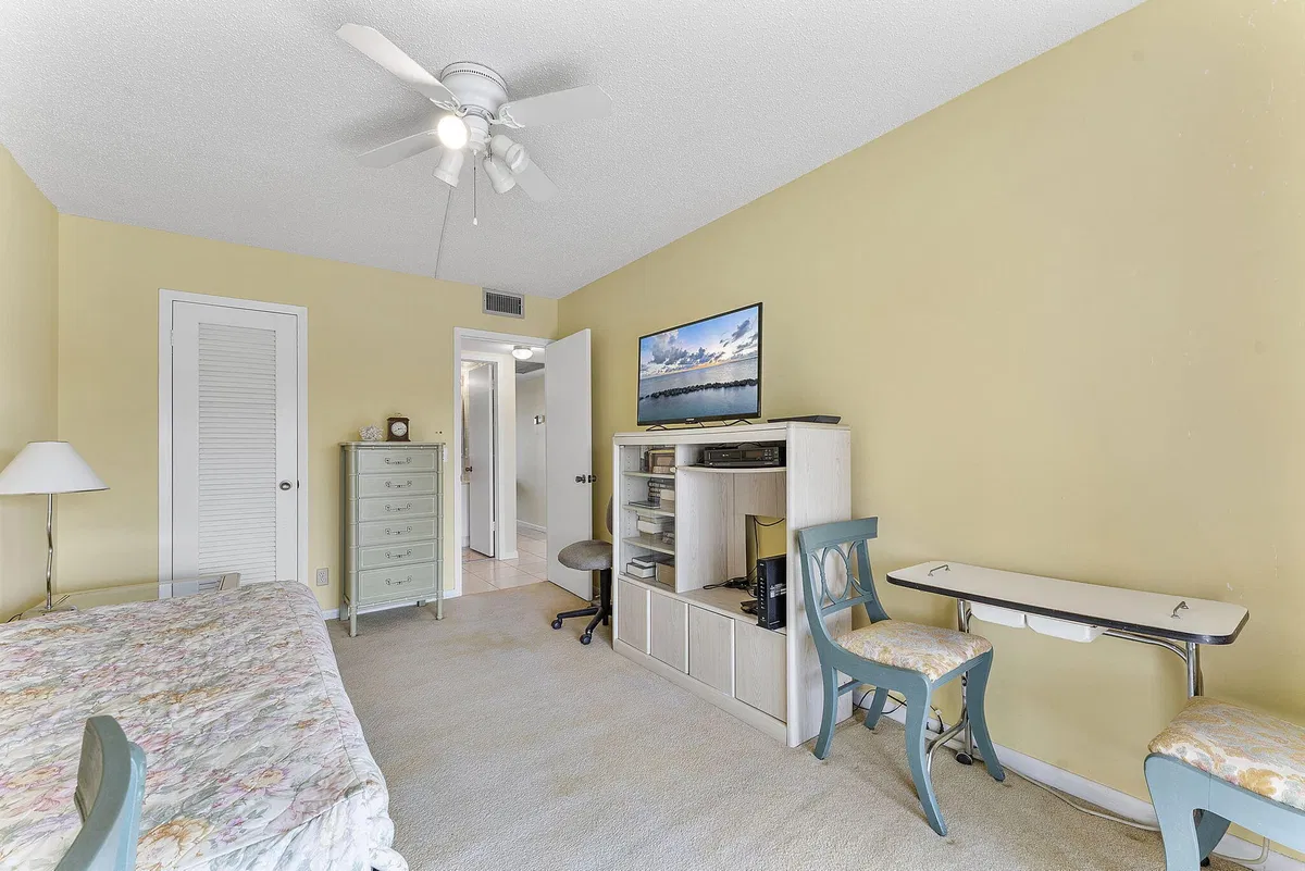 Residence photo 19