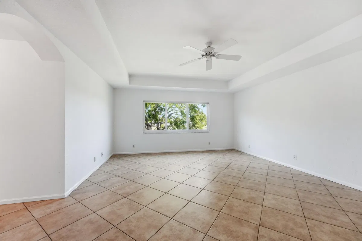 Residence photo 16