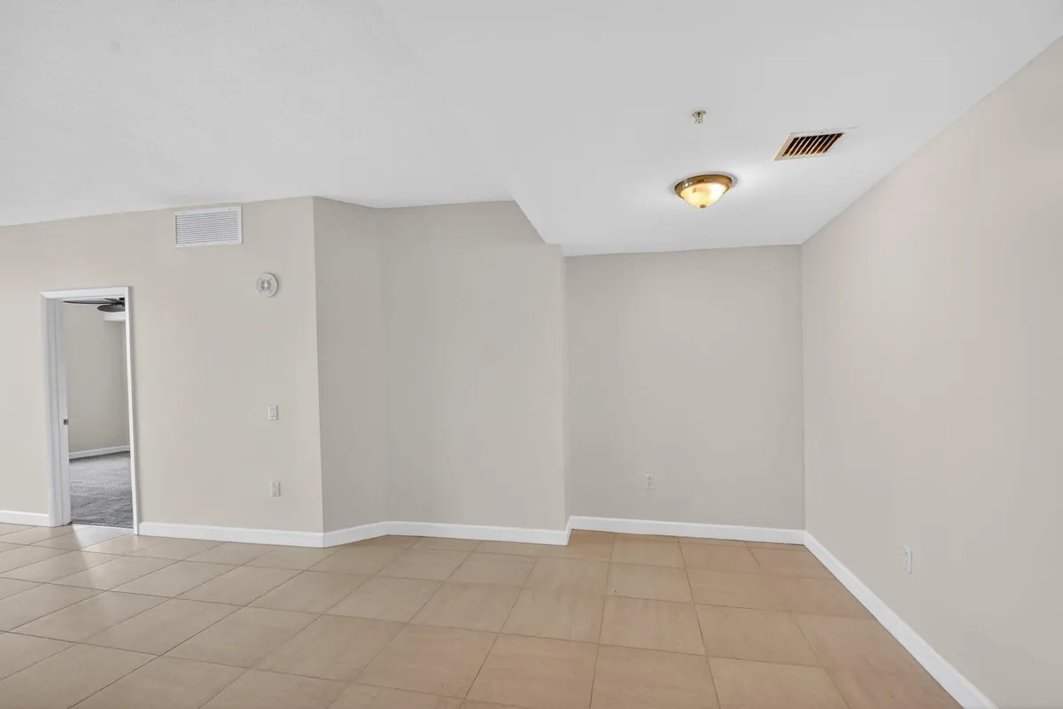 The Whitney Unit 630 photo 4