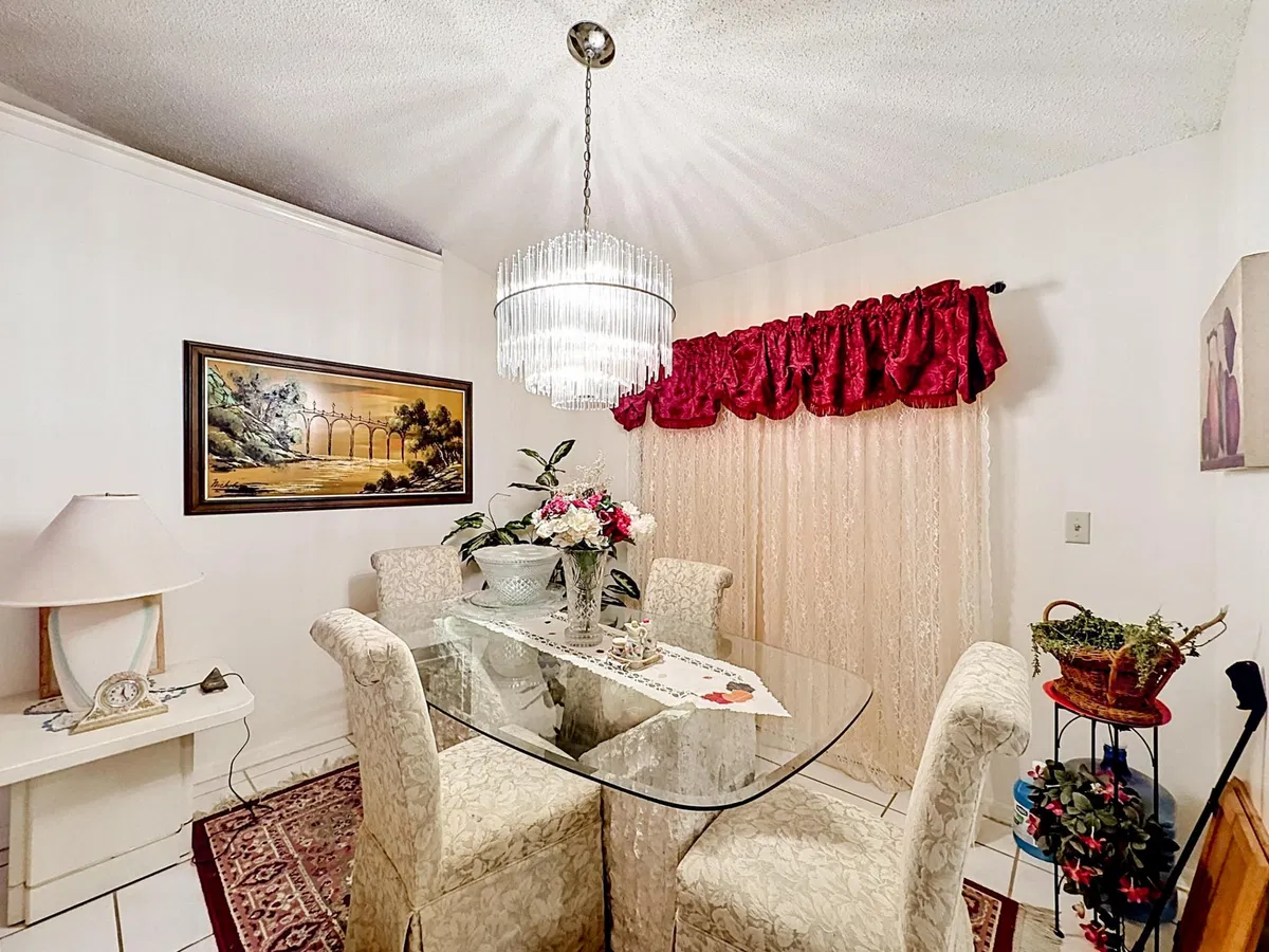 Residence photo 16