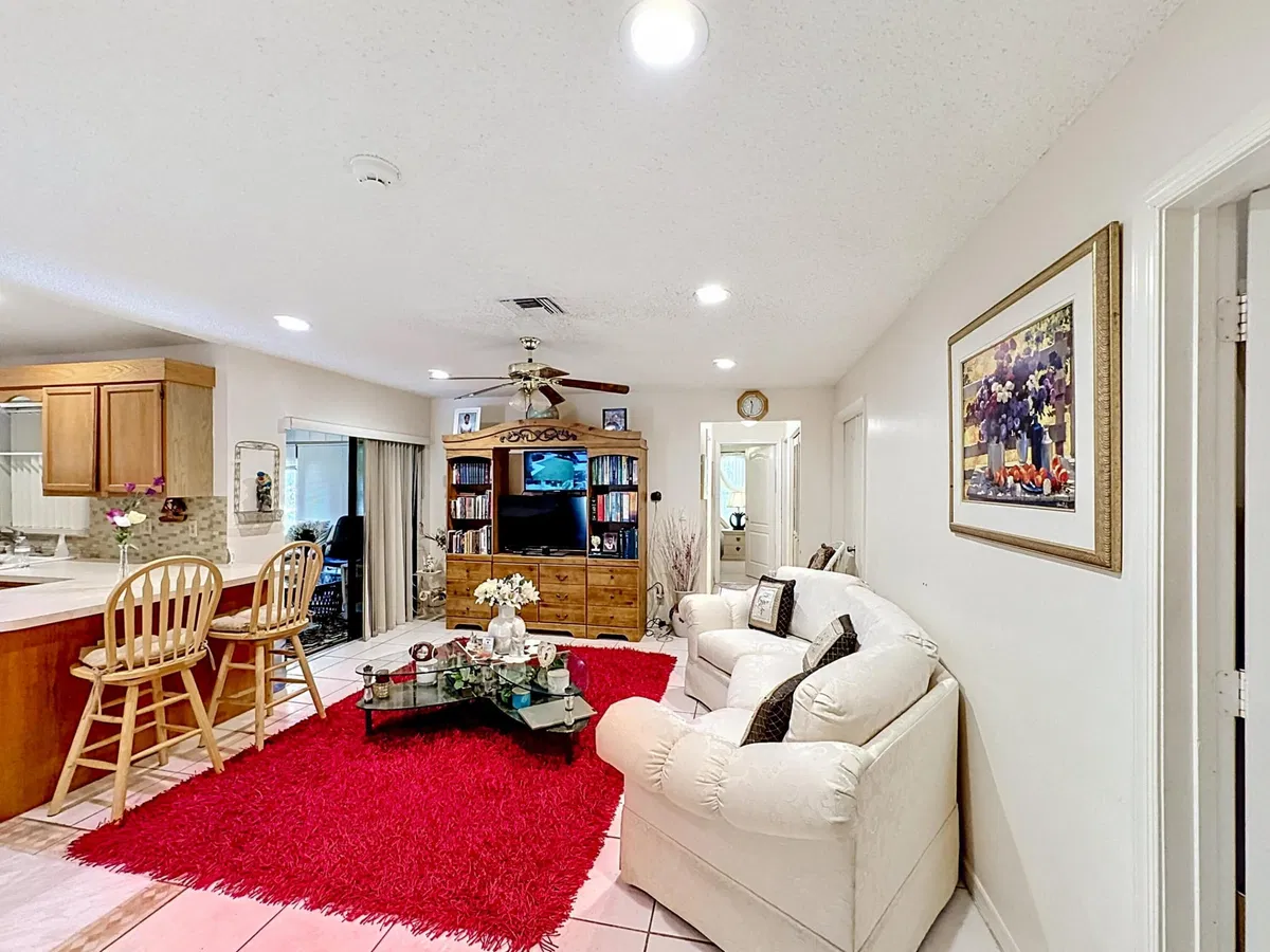 Residence photo 19