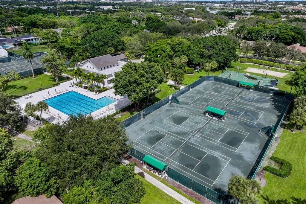 Boca Bath & Tennis Residence photo 64
