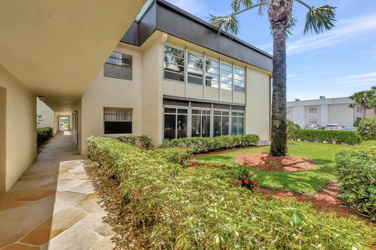 Residence photo 25